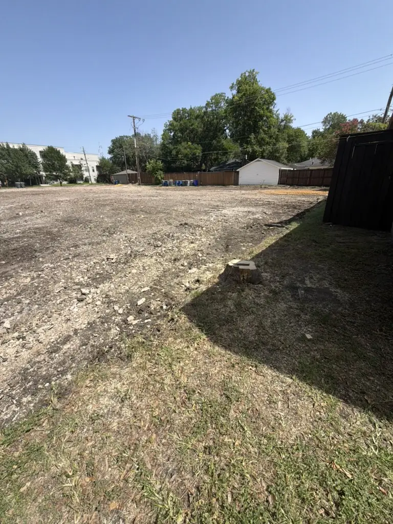 House Demolition Farmers Branch: Clean, cleared lot Clean, cleared lot after a house demolition and debris haul-off